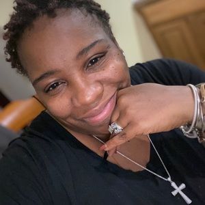 Meet your Posher, Ebony